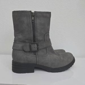 b.o.c. Women's Gray Ankle Boots